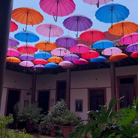 Hotel Villa De Flores Uruapan  Экстерьер фото