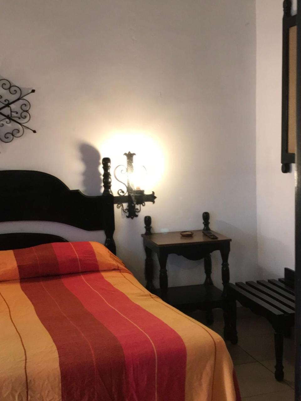 Hotel Villa De Flores Uruapan  Экстерьер фото