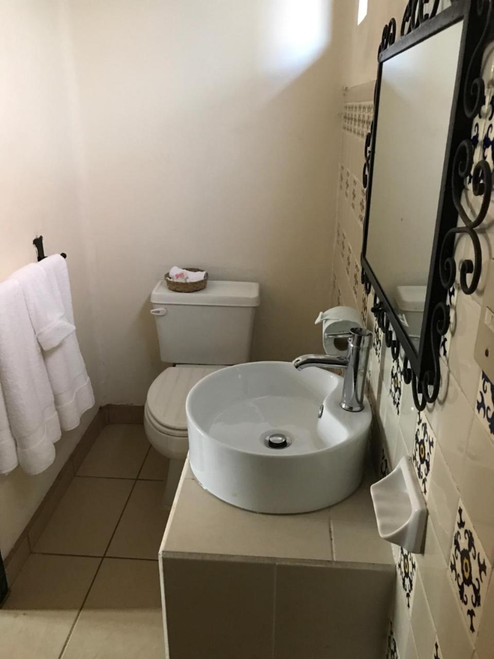 Hotel Villa De Flores Uruapan  Экстерьер фото