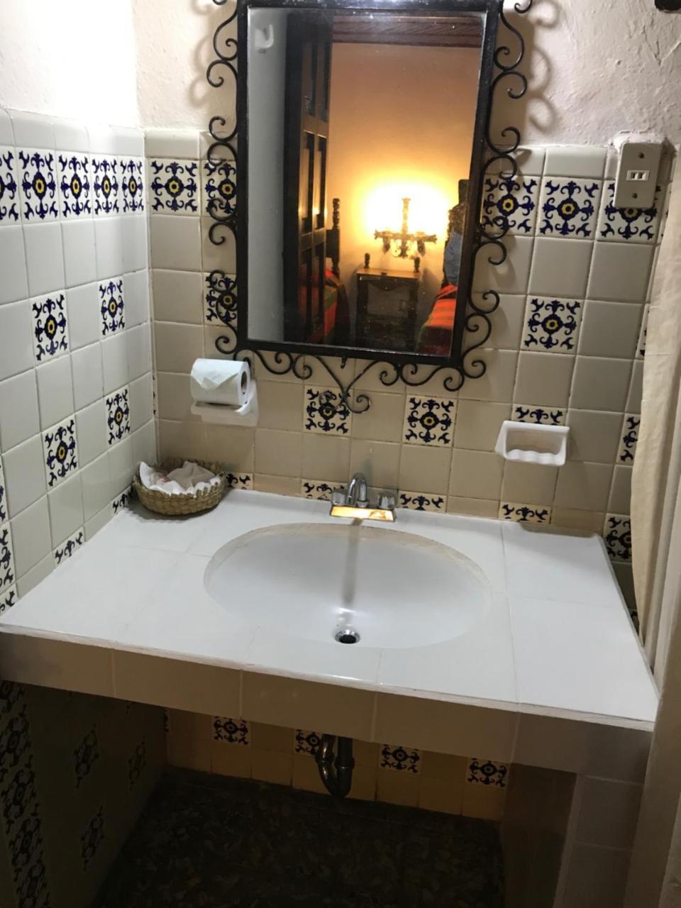 Hotel Villa De Flores Uruapan  Экстерьер фото