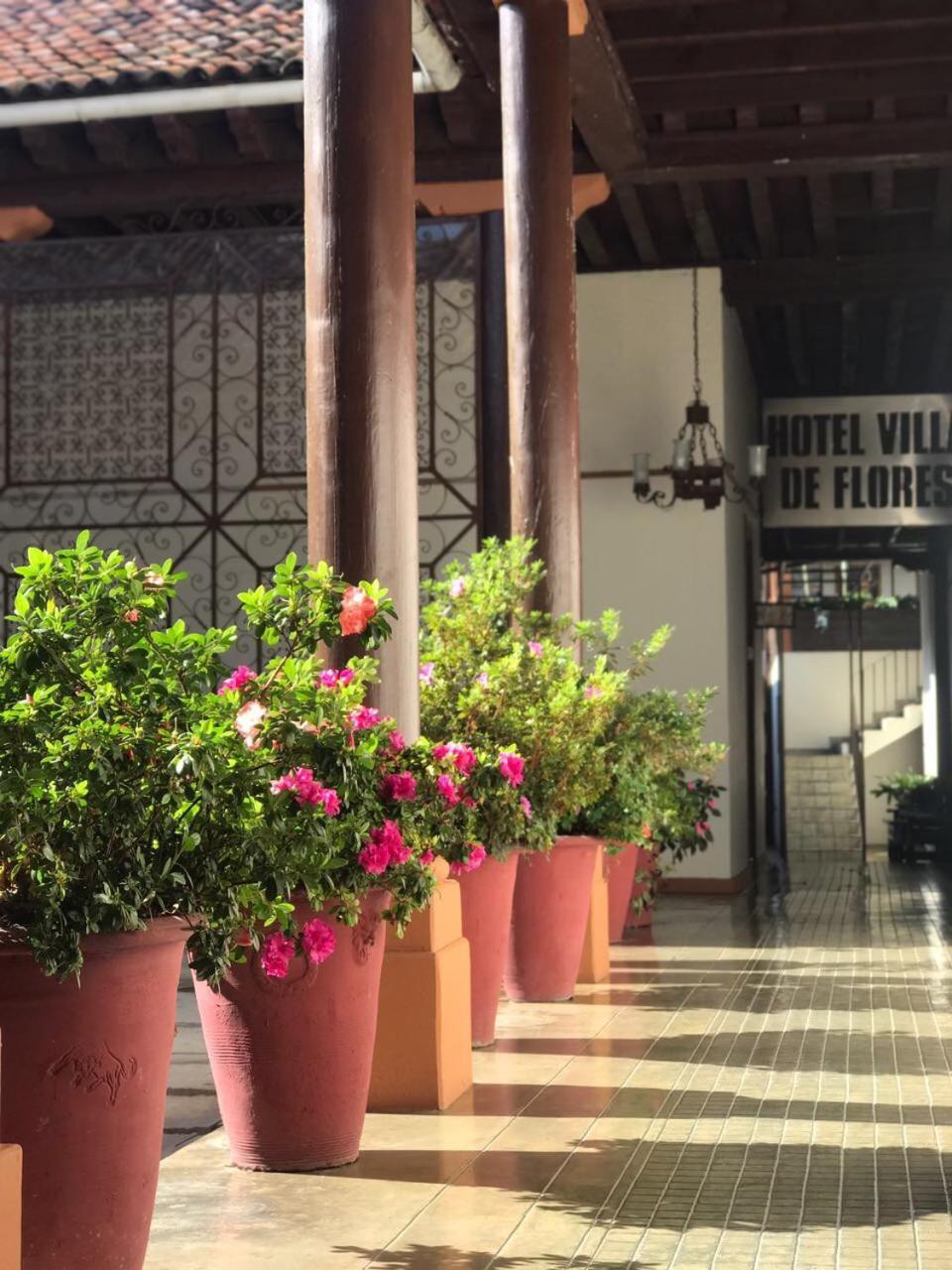 Hotel Villa De Flores Uruapan  Экстерьер фото