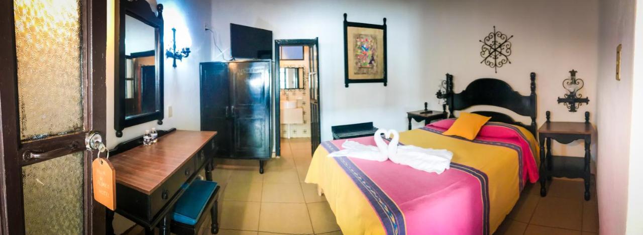 Hotel Villa De Flores Uruapan  Экстерьер фото