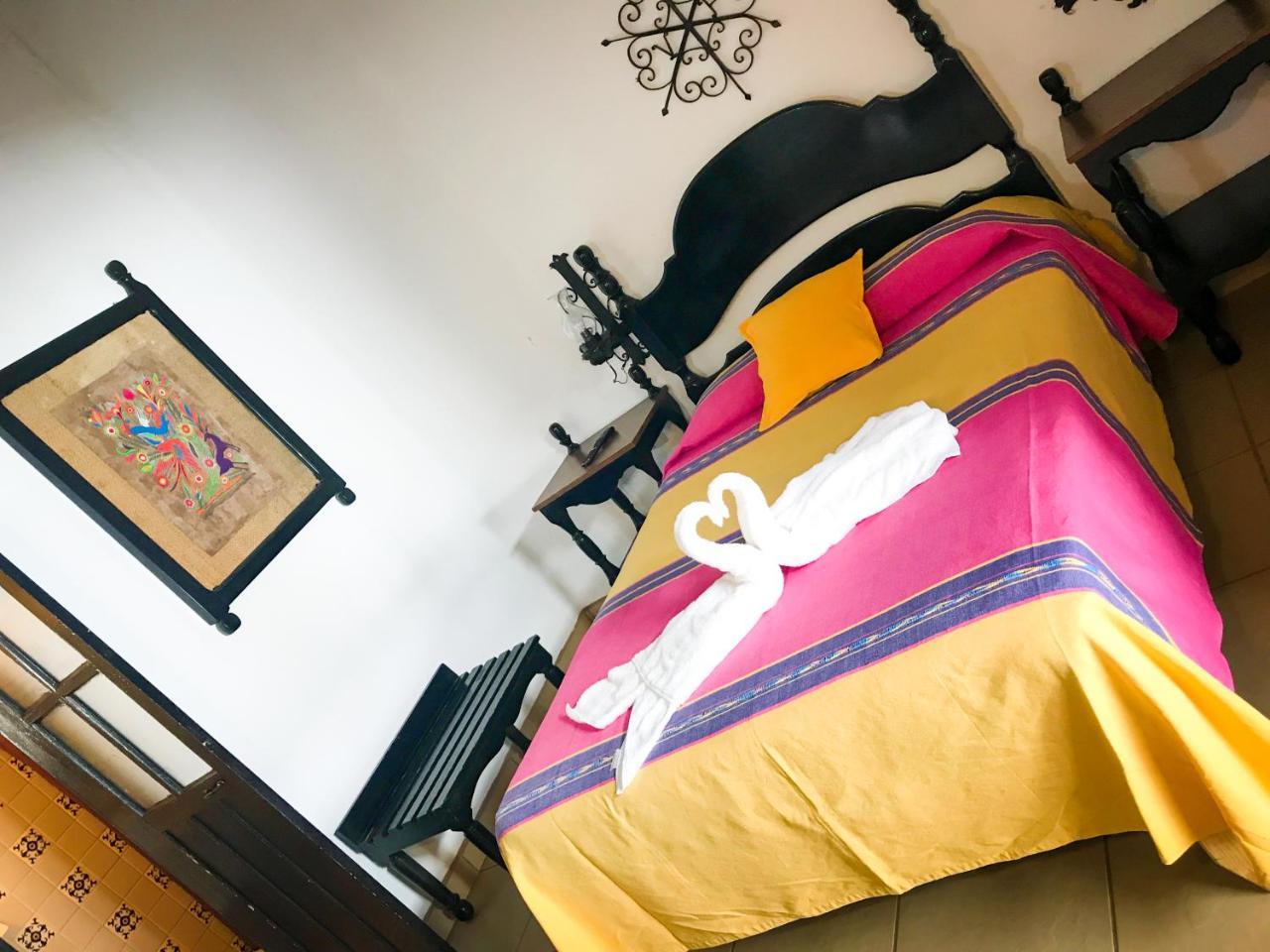 Hotel Villa De Flores Uruapan  Экстерьер фото