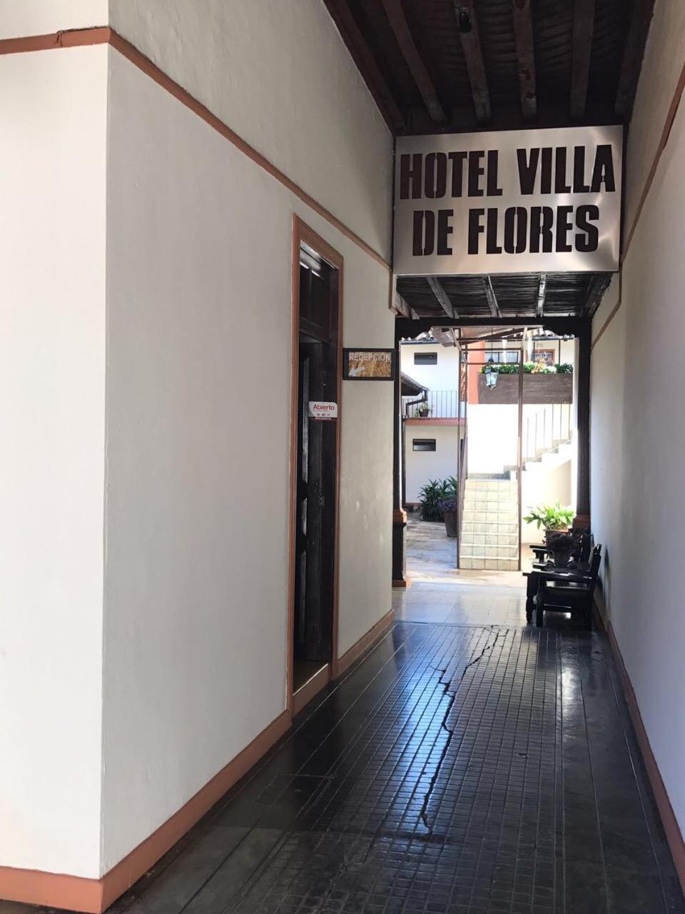 Hotel Villa De Flores Uruapan  Экстерьер фото