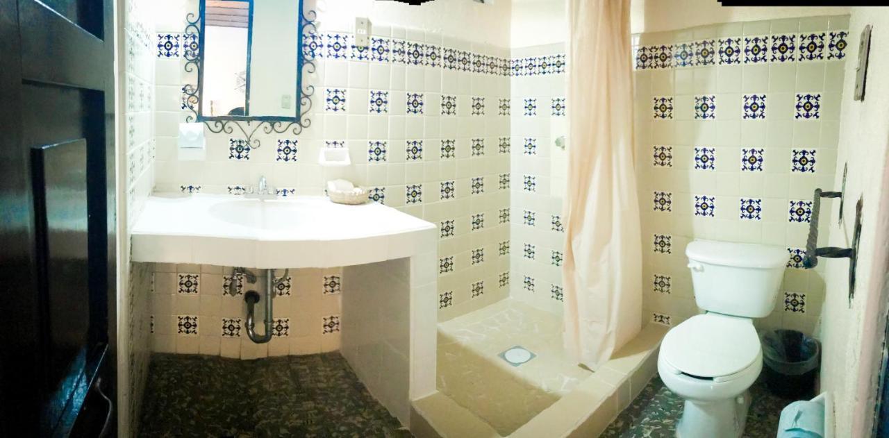 Hotel Villa De Flores Uruapan  Экстерьер фото
