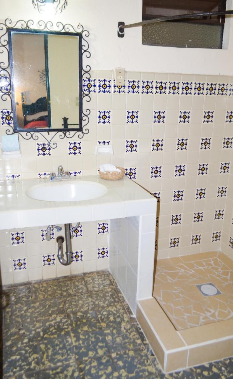 Hotel Villa De Flores Uruapan  Экстерьер фото