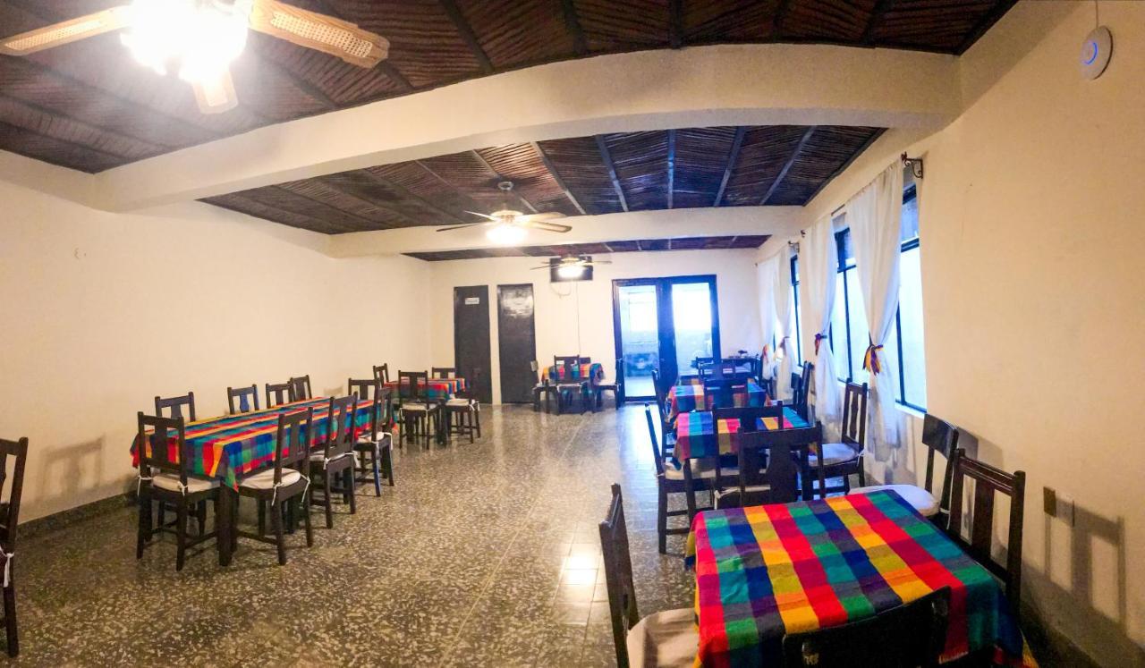 Hotel Villa De Flores Uruapan  Экстерьер фото