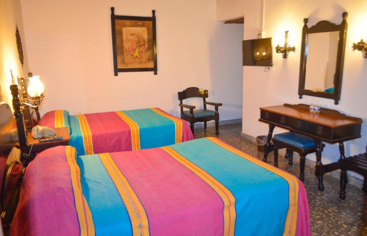 Hotel Villa De Flores Uruapan  Экстерьер фото