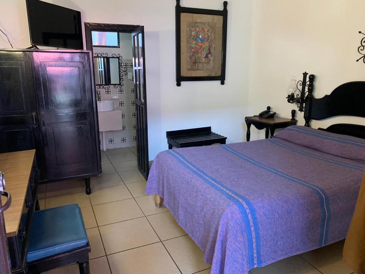 Hotel Villa De Flores Uruapan  Экстерьер фото