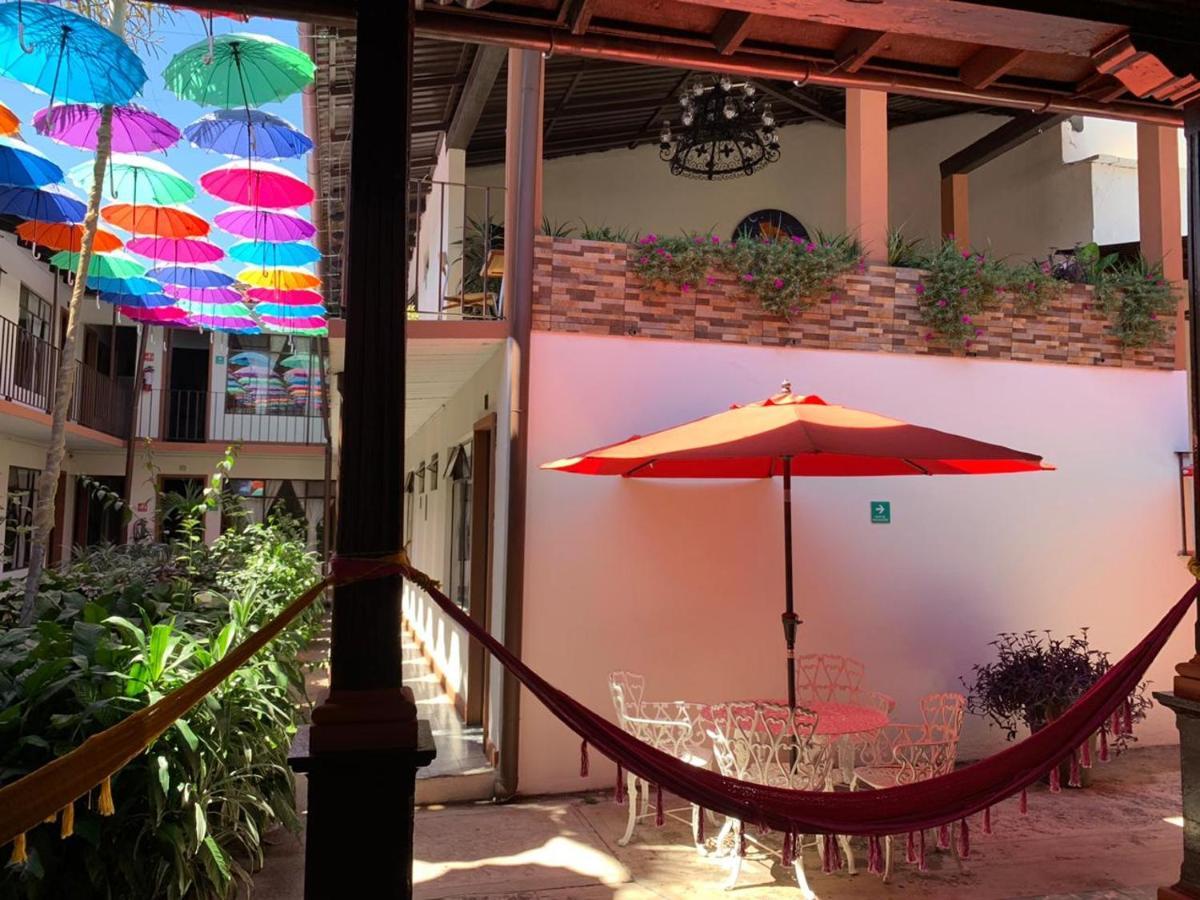 Hotel Villa De Flores Uruapan  Экстерьер фото