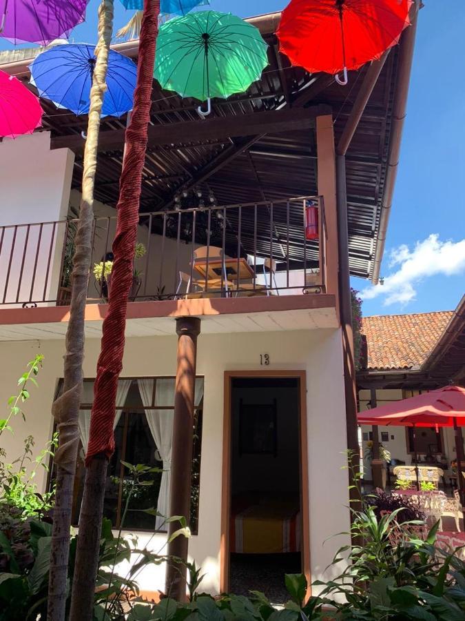 Hotel Villa De Flores Uruapan  Экстерьер фото