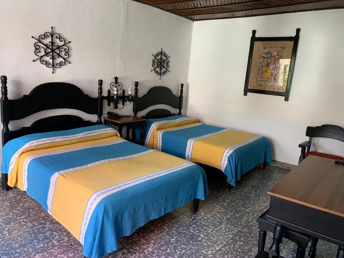 Hotel Villa De Flores Uruapan  Экстерьер фото