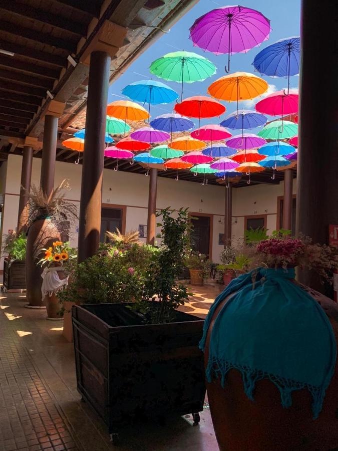 Hotel Villa De Flores Uruapan  Экстерьер фото