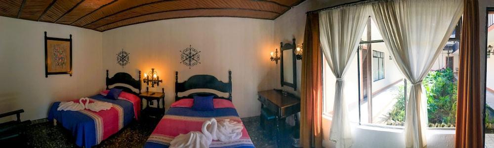 Hotel Villa De Flores Uruapan  Экстерьер фото
