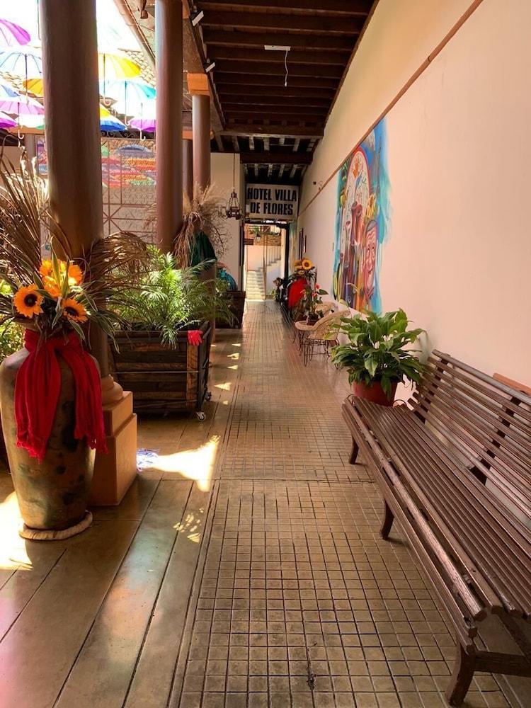 Hotel Villa De Flores Uruapan  Экстерьер фото